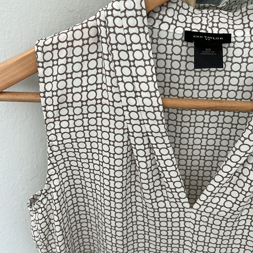Ann Taylor Sleeveless Blouse - Picture 3 of 4